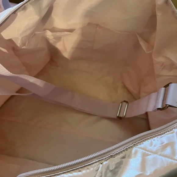 Very nice and huge Tote!!! - Picture 2 of 2